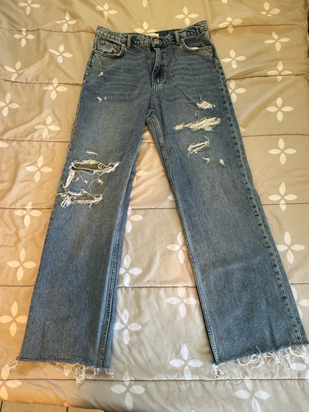 Zara “the 90’s” Full Length Straight Leg Distressed Jeans size 10